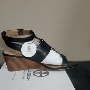 Giani Bernini NWT Black Leather Strappy Wedge Sandals